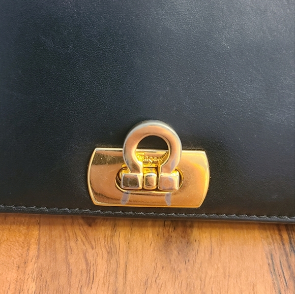 Salvatore Ferragamo Gancini Black Leather wallet with gold hardware EUC - Picture 3 of 11